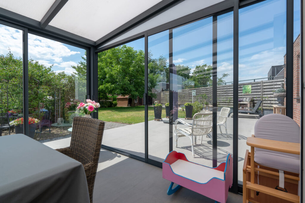 Glasschiebewände für Sommergarten und Terrasse in Calw – Windschutz und Wohnraumerweiterung von GreenSolar365